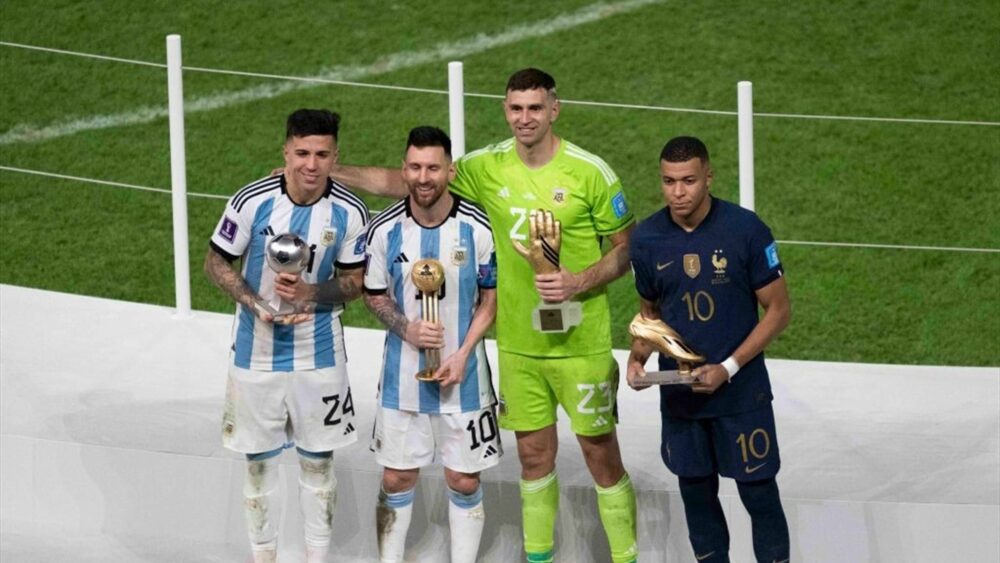 Giải thưởng World Cup 2022 tại Qatar: Ai giành Cầu thủ xuất sắc nhất giải đấu, Găng tay vàng và Quả bóng vàng?