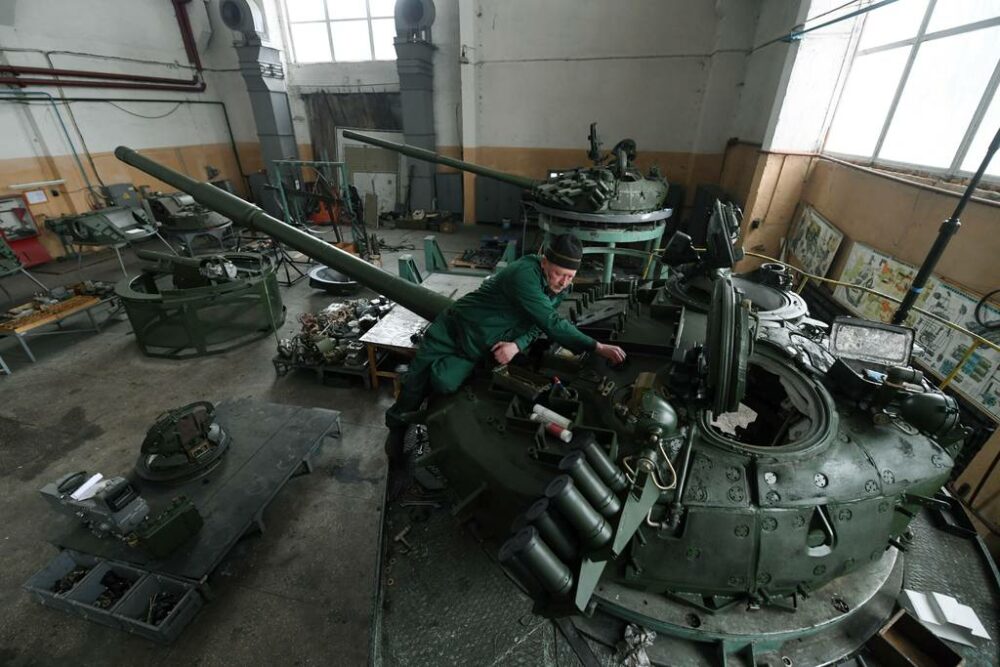 Cố vấn Bộ trưởng Quốc phòng Ukraine nói về lực lượng hậu chiến, ngành công nghiệp