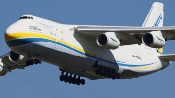 Antonov An-124 یوکرین کے پیغام کے ساتھ RAAF بیس Amberley کا دورہ کرتا ہے۔