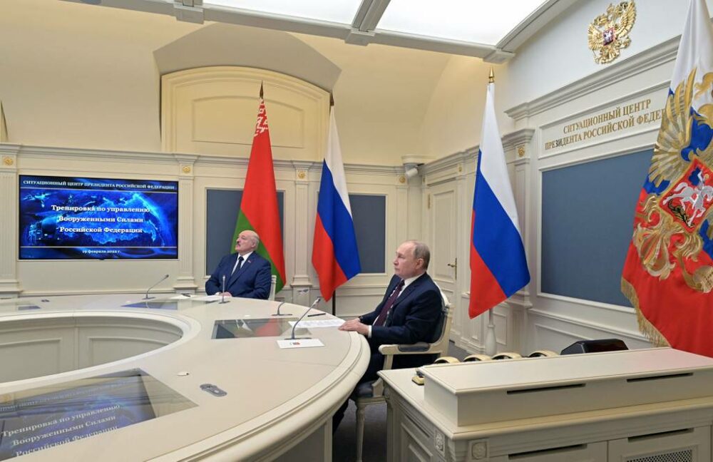 Belarus mengatakan S-400 Rusia, rudal Iskander memasuki 'tugas tempur'