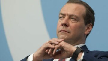 Dolarul pierde în fața monedelor digitale în 2023, spune fostul președinte rus Medvedev
