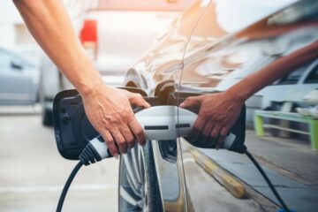 eBay Motors Group ritiene che il tasso di adozione dei veicoli elettrici rallenti poiché il costo della ricarica emerge come barriera