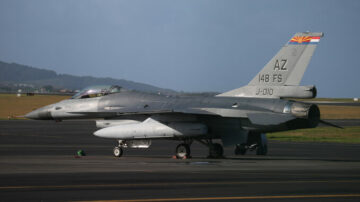第一批驻扎在美国的 RNLAF F-16 返回欧洲