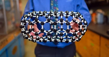 'Fullertubes' Karbon Kristalleri Ailesine Katılıyor