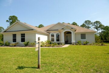 Jak wycenić dom na sprzedaż i szybko go sprzedać (2023)