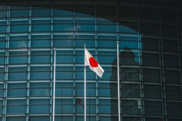 Kraken lukker operationer i Japan