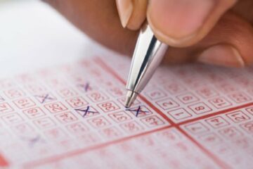 Ein Mann gewinnt über 2 Millionen Dollar, nachdem er sechs Lottoscheine mit denselben Zahlen für dieselbe Ziehung gekauft hat