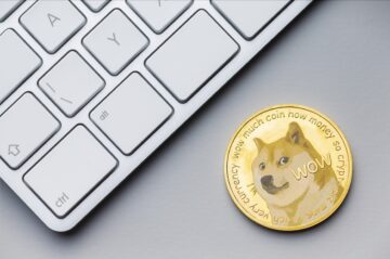 Piacok: Bitcoin csúszik, Ether centikkel feljebb; A Dogecoin vezet a top 10 kriptográfiai listában