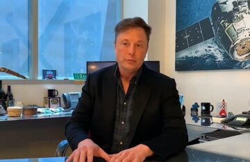 Musk säger åt Tesla-arbetare att ignorera "börsen galenskap"