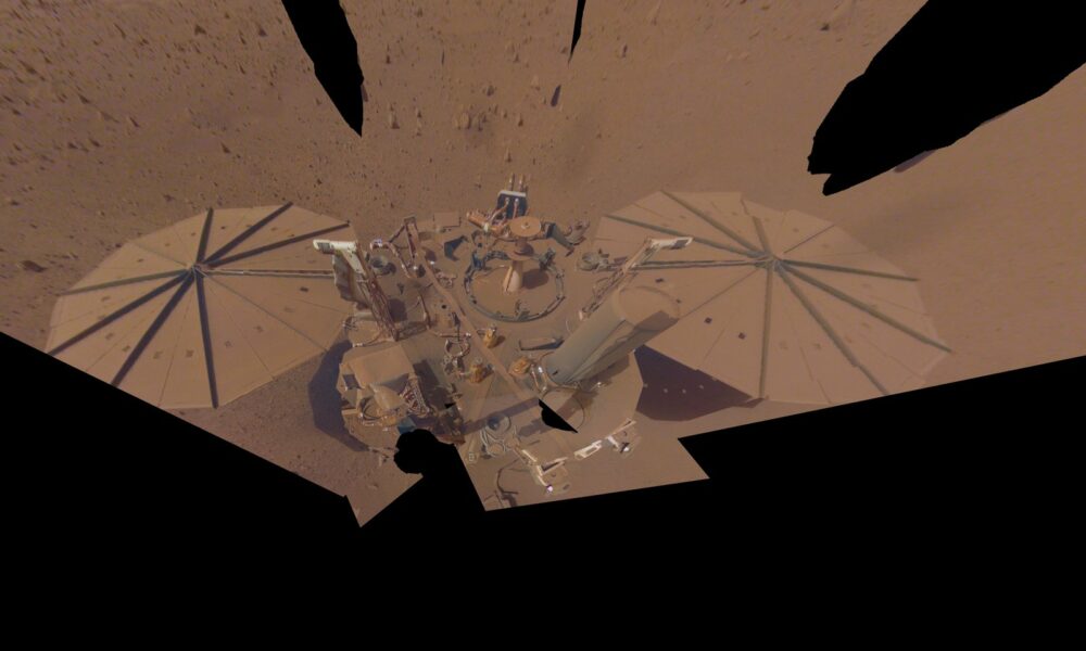 El módulo de aterrizaje InSight de la NASA se retira después de la misión a Marte que sacudió el suelo