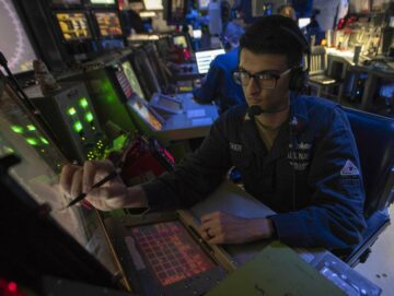 تتعاون شركة Palantir و Lockheed Martin لتحديث أنظمة القتال البحرية