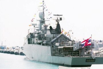 Korvette der Royal Thai Navy sinkt