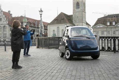Swiss Microlino repornește mașina cu bule cu model electric
