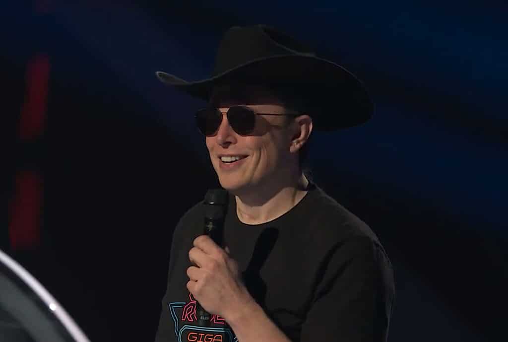 Musk smiler til Cyber ​​Rodeo