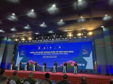 Den inhemska politiska optiken vid Vietnams internationella försvarsutställning