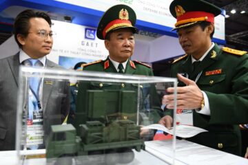 Vietnam-udstillingen viser faldende, men vedvarende afhængighed af russiske våben