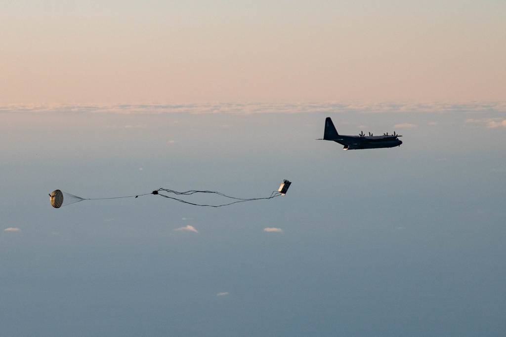 امریکی فضائیہ کے اس کارگو طیارے کو ناروے میں کروز میزائل داغتے ہوئے دیکھیں