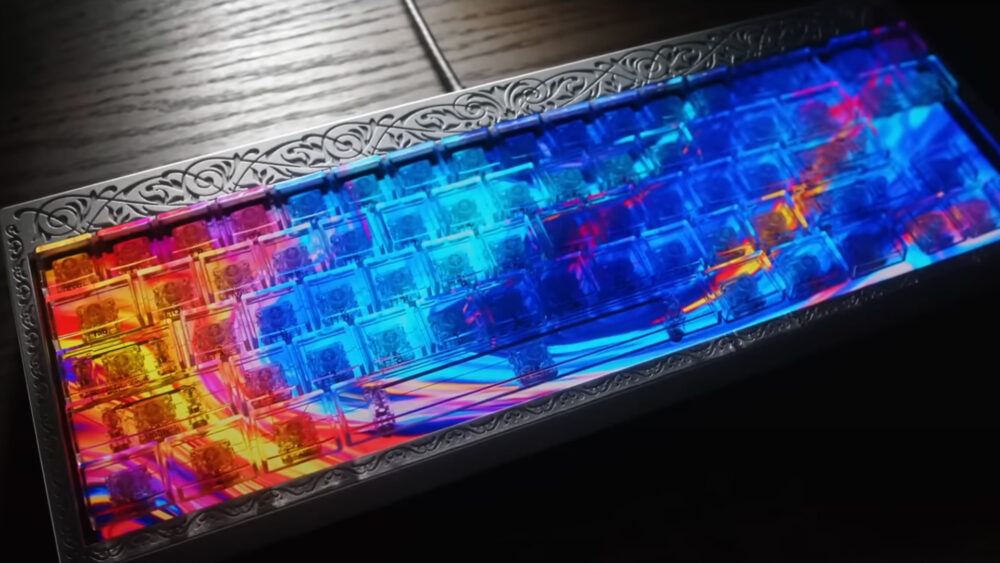 Selvagem! Este teclado transparente tem uma tela de trabalho sob suas teclas