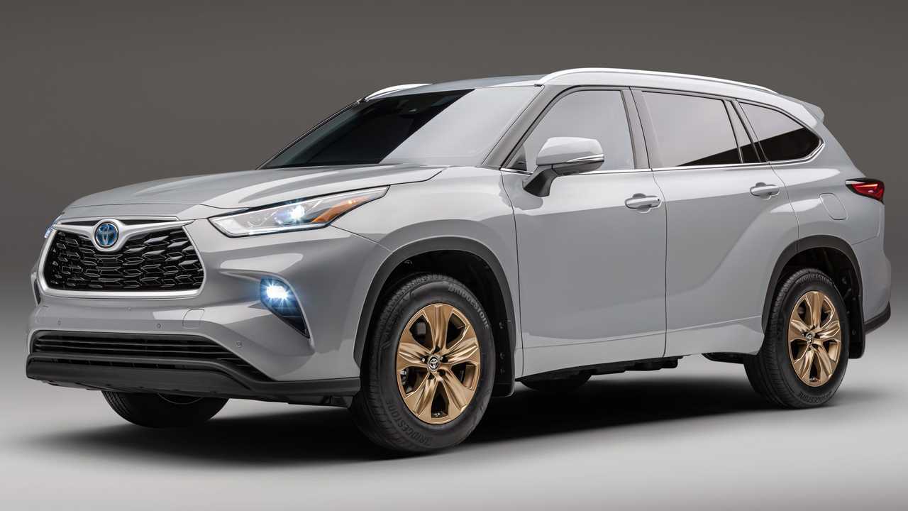 2022 Toyota Highlander Bronze Edition มุมด้านหน้า