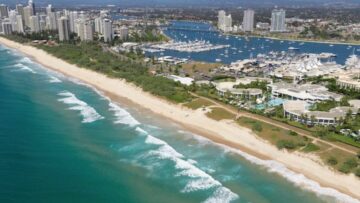 Breaking: 'Groot incident' als 2 helikopters in botsing komen op Gold Coast-strand