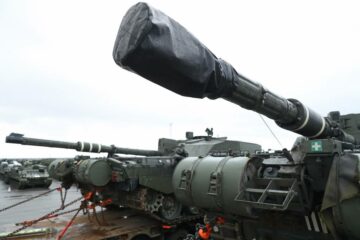 بریتانیا تانک های سنگین را به اوکراین می دهد، زیرا «لئوس» آلمانی در حالت تعلیق هستند