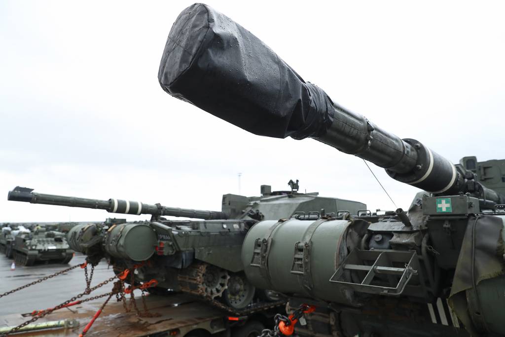 Storbritannien att ge Ukraina tunga stridsvagnar, eftersom tyska "leomedlemmar" är på is