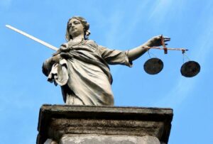 Tuomioistuin hylkäsi tekijänoikeuspeikon piratismioikeudenkäynnin keskeyttämisestä