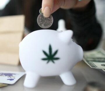 美国是否已经拥有高效的大麻市场？ - 康涅狄格州的大麻首日销售额勉强突破 300,000 美元
