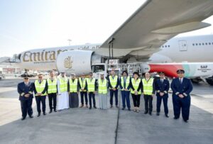 Linie Emirates wykonują przełomowy lot demonstracyjny, zasilany w 100% zrównoważonym paliwem lotniczym