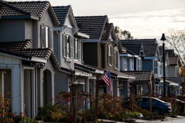 Les ventes de maisons existantes ont chuté pour le 11e mois consécutif en décembre