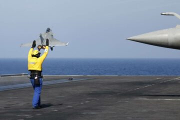 فرنسا تستقبل أول طائرة مقاتلة جديدة من طراز رافال بعد توقف دام أربع سنوات