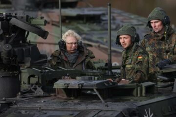 Zaradi kritik Ukrajine odstopil nemški obrambni minister