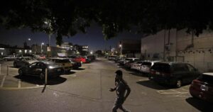 پناهگاه Gimme: چگونه پارکینگ ها بحران مسکن کالیفرنیا را توضیح می دهند