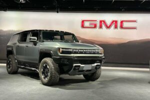 GMC lansează producția de SUV Hummer; Necesita până în 2024 pentru a completa comenzile restante