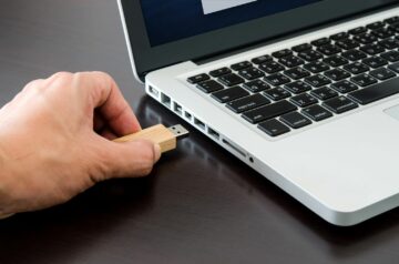 Hogyan készítsünk biztonsági másolatot a Macbookról flash meghajtóra