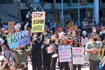منزوی و سربار، مبارزه معلمان آسیایی آمریکایی