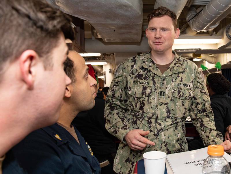 Itu 'membuat kita tetap terjaga': Para pemimpin Angkatan Laut mengatakan bunuh diri pelaut adalah masalah besar