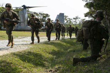 Japani OK uudelle Yhdysvaltain merijalkaväen rannikkorykmentille Okinawalle