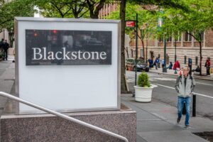 تقوم JPMorgan بترقية Blackstone ، واصفة إياها بـ "الأفضل في فئتها"