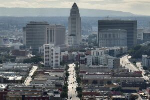 Dewan Kota LA mendukung ambang minimum untuk mengusir penyewa di belakang sewa