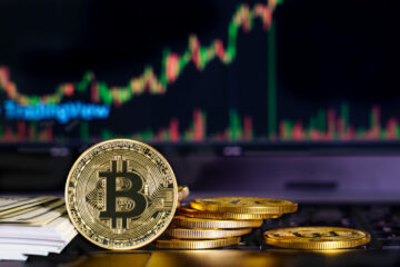 ตลาด: Bitcoin, Ether นิ้วขึ้น, XRP นำไปสู่การได้รับใน 10 cryptos อันดับแรก