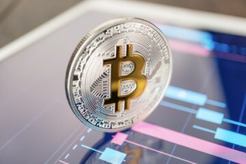 Thị trường: Bitcoin trượt giá, Ether không đổi, Dogecoin tăng nhiều nhất trong số 10 đồng tiền hàng đầu