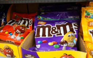 Wyjaśniono kontrowersje dotyczące „szprychowych cukierków” M&M