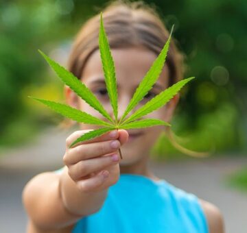 Los pediatras ven una demanda creciente para recetar cannabis medicinal a los niños. ¿Qué haría usted como padre?