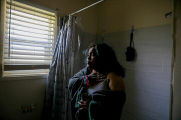Dårlige boligforhold fortsætter i LA lejlighedskompleks, på trods af 2,000 citater