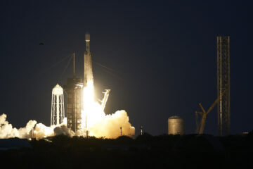 تطلق SpaceX أول مهمة لقوة الفضاء الأمريكية لعام 2023 على Falcon Heavy