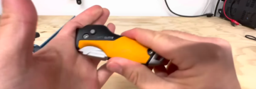 Aruncați o privire mai atentă la cuțitul utilitar pliabil Fiskars