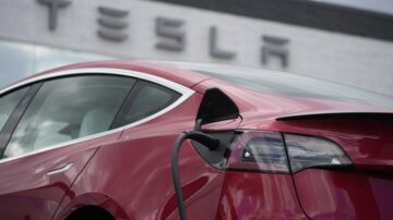 Tesla zniža cene do 20 % v široki ponudbi za povečanje prodaje