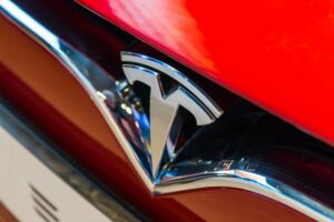 A Tesla Autopilotja alulmarad a Ford GM-mel szemben az önvezető technológiában