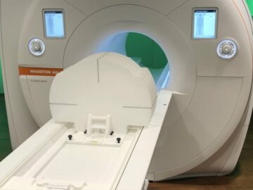 Фантом THETIS обнаруживает искажения изображения для поддержки планирования лечения на основе МРТ
